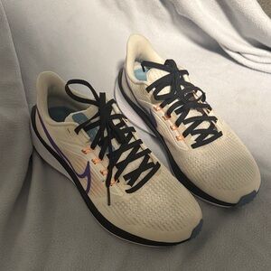 Nike Air Zoom Pegasus size 8 sneakers